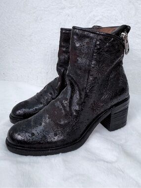 A.S. 98 Anno Domini Black Embossed Floral Leather Ankle Boot Zip Block Heel 8.5